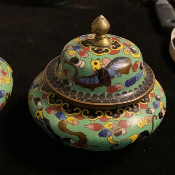 Pair of small cloisonné covered jars on copper. - Picture 2 of 8